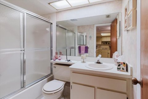 Condo in Port Richey, Florida, 2 bedrooms  № 1916621 - photo 21