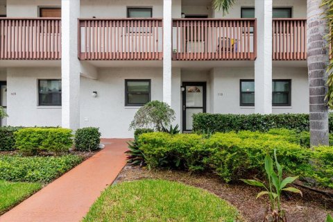 Condo in Port Richey, Florida, 2 bedrooms  № 1916621 - photo 12