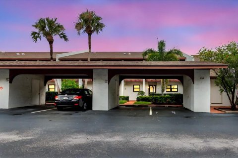 Condo in Port Richey, Florida, 2 bedrooms  № 1916621 - photo 1