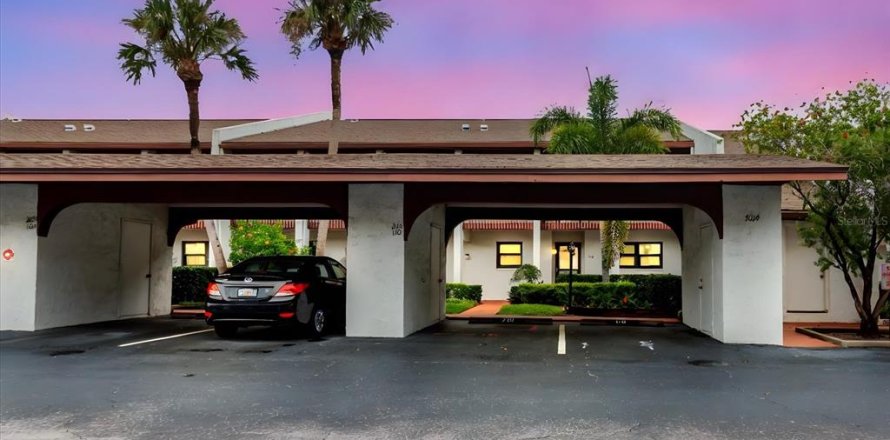 Condo in Port Richey, Florida, 2 bedrooms № 1916621