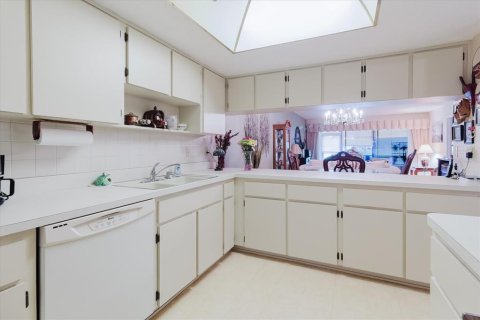 Condo in Port Richey, Florida, 2 bedrooms  № 1916621 - photo 27