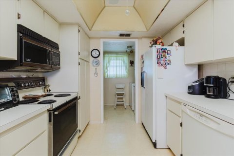 Condo in Port Richey, Florida, 2 bedrooms  № 1916621 - photo 23