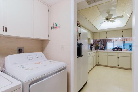Condo in Port Richey, Florida, 2 bedrooms  № 1916621 - photo 29