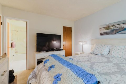 Condo in Port Richey, Florida, 2 bedrooms  № 1916621 - photo 20