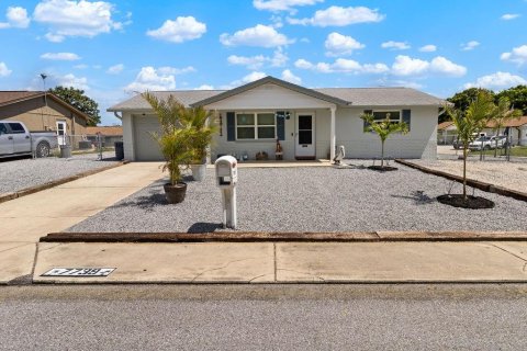 House in Port Richey, Florida 2 bedrooms, 89.19 sq.m. № 1848627 - photo 2