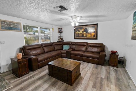 House in Port Richey, Florida 2 bedrooms, 89.19 sq.m. № 1848627 - photo 4