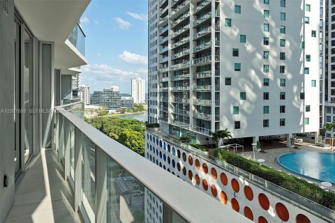 Condo in Miami, Florida, 1 bedroom № 2170839 - photo 23