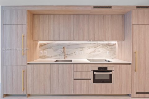 Condo in Miami, Florida, 1 bedroom № 2170839 - photo 7