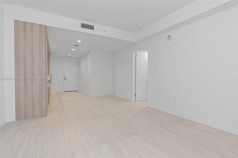Condo in Miami, Florida, 1 bedroom № 2170839 - photo 13