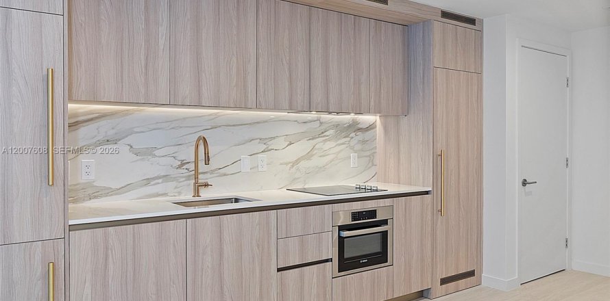 Condo in Miami, Florida, 1 bedroom № 2170839