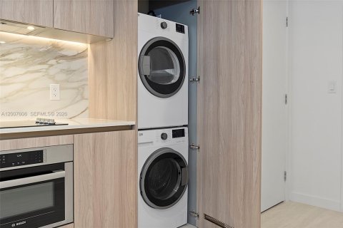 Condo in Miami, Florida, 1 bedroom № 2170839 - photo 11