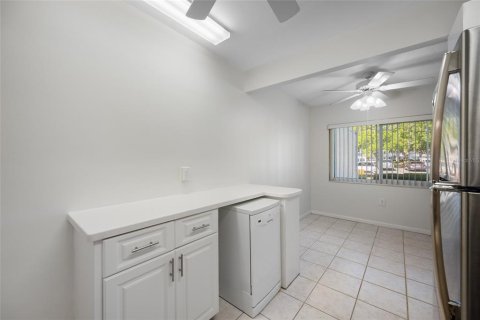 Condo in Seminole, Florida, 2 bedrooms  № 2099234 - photo 13