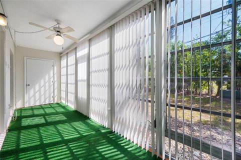 Condo in Seminole, Florida, 2 bedrooms  № 2099234 - photo 21