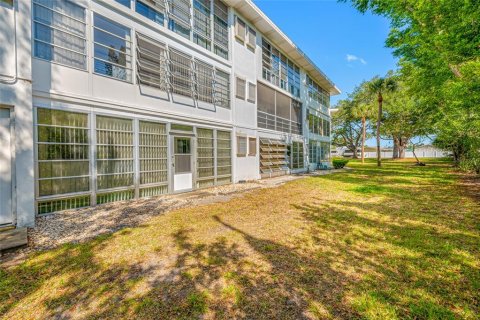 Condo in Seminole, Florida, 2 bedrooms  № 2099234 - photo 24