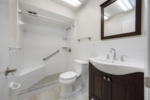 Condo in Seminole, Florida, 2 bedrooms  № 2099234 - photo 19