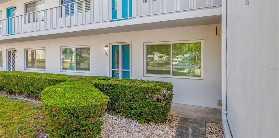 Condo in Seminole, Florida, 2 bedrooms  № 2099234