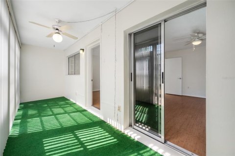 Condo in Seminole, Florida, 2 bedrooms  № 2099234 - photo 23