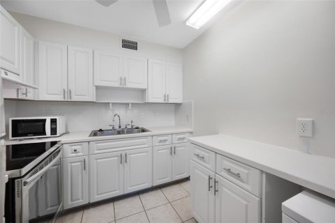 Condo in Seminole, Florida, 2 bedrooms  № 2099234 - photo 12