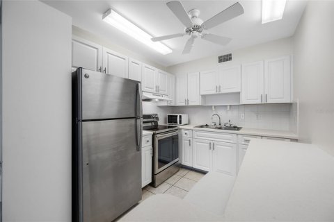 Condo in Seminole, Florida, 2 bedrooms  № 2099234 - photo 11