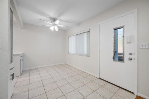Condo in Seminole, Florida, 2 bedrooms  № 2099234 - photo 8