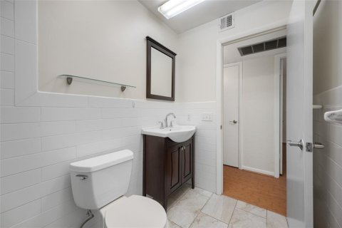 Condo in Seminole, Florida, 2 bedrooms  № 2099234 - photo 20