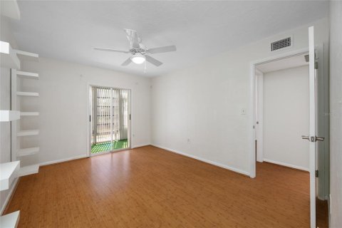 Condo in Seminole, Florida, 2 bedrooms  № 2099234 - photo 17