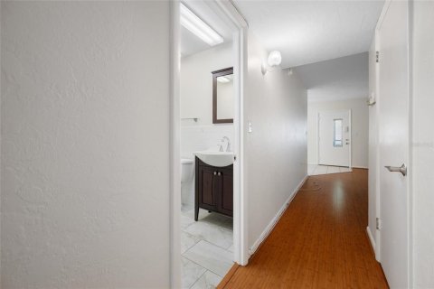 Condo in Seminole, Florida, 2 bedrooms  № 2099234 - photo 15
