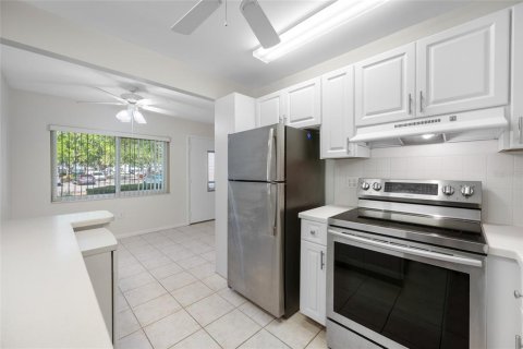 Condo in Seminole, Florida, 2 bedrooms  № 2099234 - photo 14