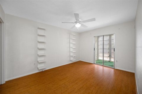 Condo in Seminole, Florida, 2 bedrooms  № 2099234 - photo 16