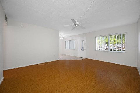 Condo in Seminole, Florida, 2 bedrooms  № 2099234 - photo 4