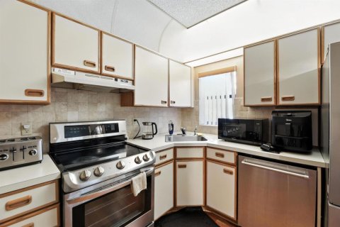 Condo in Coconut Creek, Florida, 3 bedrooms  № 2153912 - photo 7