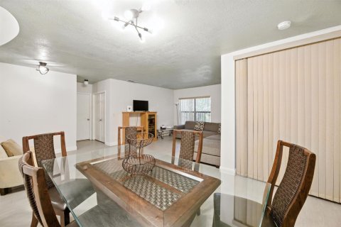 Condo in Coconut Creek, Florida, 3 bedrooms  № 2153912 - photo 9