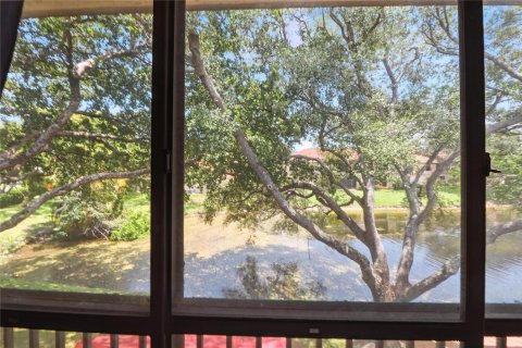 Condo in Coconut Creek, Florida, 3 bedrooms  № 2153912 - photo 16