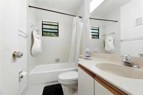 Condo in Coconut Creek, Florida, 3 bedrooms  № 2153912 - photo 15