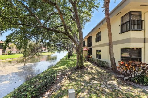 Condo in Coconut Creek, Florida, 3 bedrooms  № 2153912
