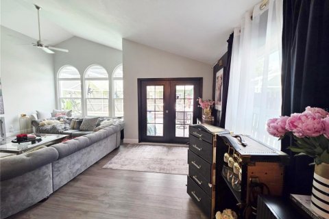 House in Tampa, Florida 5 bedrooms, 257.62 sq.m. № 1805711 - photo 9