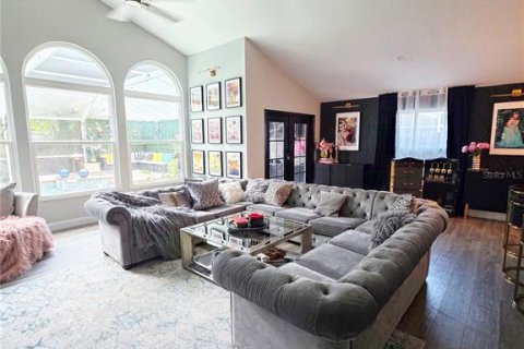 House in Tampa, Florida 5 bedrooms, 257.62 sq.m. № 1805711 - photo 8