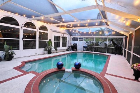 House in Tampa, Florida 5 bedrooms, 257.62 sq.m. № 1805711 - photo 4