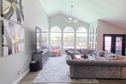 House in Tampa, Florida 5 bedrooms, 257.62 sq.m. № 1805711 - photo 7