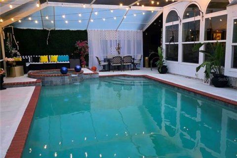 House in Tampa, Florida 5 bedrooms, 257.62 sq.m. № 1805711 - photo 5