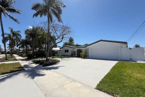 House in Pompano Beach, Florida 3 bedrooms, 183.2 sq.m. № 1708707 - photo 19