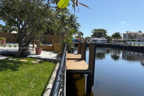 House in Pompano Beach, Florida 3 bedrooms, 183.2 sq.m. № 1708707 - photo 18