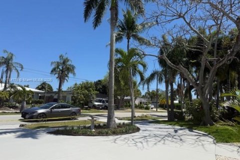 House in Pompano Beach, Florida 3 bedrooms, 183.2 sq.m. № 1708707 - photo 2
