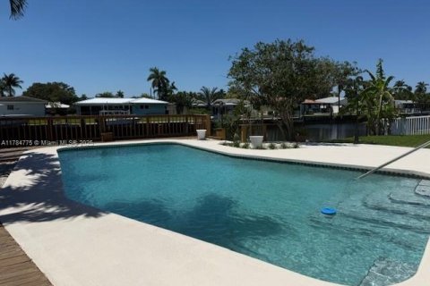 House in Pompano Beach, Florida 3 bedrooms, 183.2 sq.m. № 1708707 - photo 1