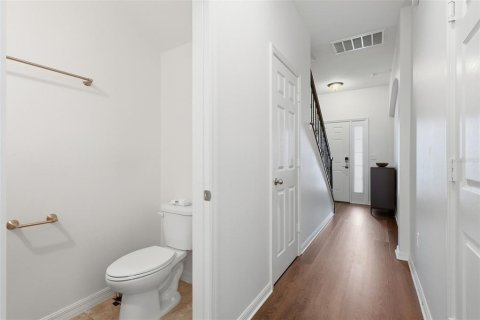 Townhouse in Oviedo, Florida 3 bedrooms, 136.75 sq.m. № 2148628 - photo 28