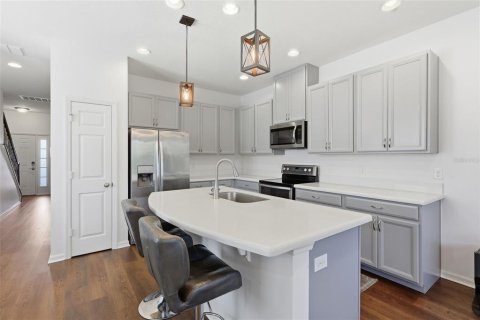 Townhouse in Oviedo, Florida 3 bedrooms, 136.75 sq.m. № 2148628 - photo 2