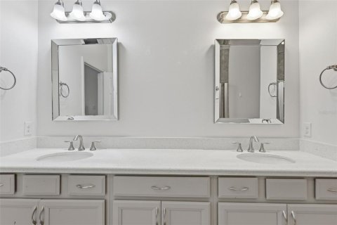 Townhouse in Oviedo, Florida 3 bedrooms, 136.75 sq.m. № 2148628 - photo 17