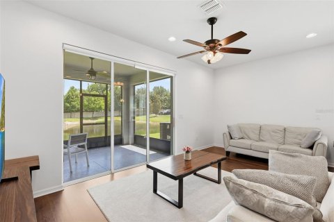 Townhouse in Oviedo, Florida 3 bedrooms, 136.75 sq.m. № 2148628 - photo 7