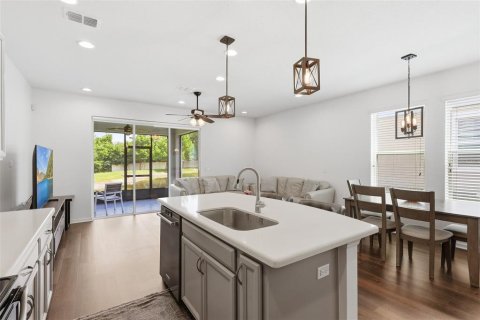 Townhouse in Oviedo, Florida 3 bedrooms, 136.75 sq.m. № 2148628 - photo 3