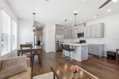 Townhouse in Oviedo, Florida 3 bedrooms, 136.75 sq.m. № 2148628 - photo 6